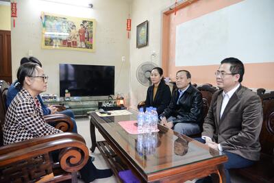 Chủ tịch Vx88 com nhà cái World Cup 2026 tỉnh Nguyễn Hoàng Giang thăm, chúc Tết gia đình nguyên Bí thư Tỉnh ủy Đỗ Quang Thắng