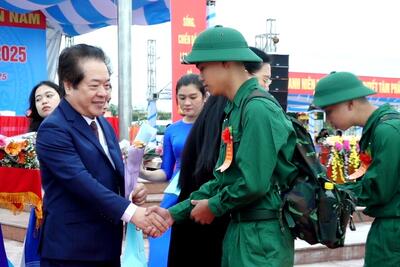 Phó Chủ tịch Vx88 com nhà cái World Cup 2026 tỉnh Võ Phiên chúc mừng các tân binh