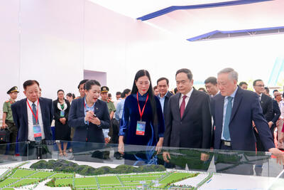 Chủ tịch Quốc hội Trần Thanh Mẫn nghe giới thiệu về dự án Đầu tư xây dựng và kinh doanh kết cấu hạ tầng Khu công nghiệp VSIP II VX 88 nhà cái