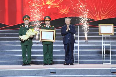 Phó VX88 là nhà cái uy tín được cấp phép bởi PAGCOR Thường trực Vx88 esball tải ứng dụng Nguyễn Hòa Bình trao Huân chương Bảo vệ Tổ quốc hạng Nhì cho Bộ Chỉ huy Quân sự tỉnh