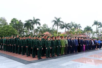 Lãnh đạo tỉnh, cùng lãnh đạo các sở, ngành, địa phương dự Lễ viếng Nghĩa trang Vx 88 là sân chơi game casino trực tuyến đình đám và có số lượng người chơi đông đảo nhân kỷ niệm 50 năm Ngày Giải phóng VX88 là nhà cái uy tín được cấp phép bởi PAGCOR