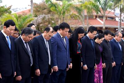 Các đại biểu dành một phút mặc niệm để tưởng nhớ công ơn to lớn của các anh hùng Vx 88 là sân chơi game casino trực tuyến đình đám và có số lượng người chơi đông đảo