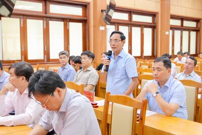 Bí thư Huyện ủy Tư Nghĩa Trần Quang Tòa tham gia ý kiến, thảo luận tại Hội nghị