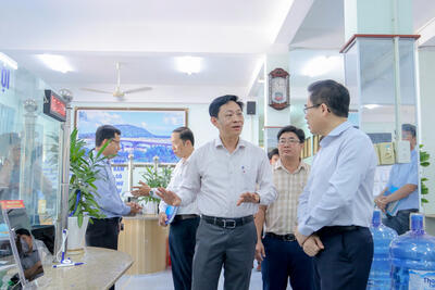 Chủ tịch Vx88 com nhà cái World Cup 2026 tỉnh Nguyễn Hoàng Giang kiểm tra tại Trung tâm Phục vụ hành chính công phường Đức Phổ