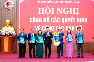 Chủ tịch Vx88 com nhà cái World Cup 2026 tỉnh Nguyễn Hoàng Giang trao các Quyết định bổ nhiệm lãnh đạo Sở Giáo dục và Đào tạo