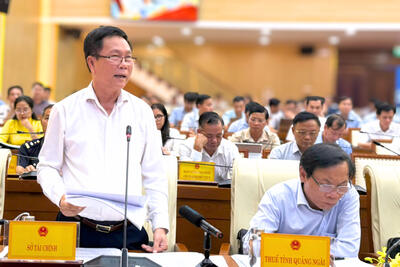 Giám đốc Sở Tài chính Phạm Xuân Duệ trả lời những câu hỏi vướng mắc về Vx88 link cá cược bóng đá mà VX88 hà nội nêu tại Hội nghị đối thoại