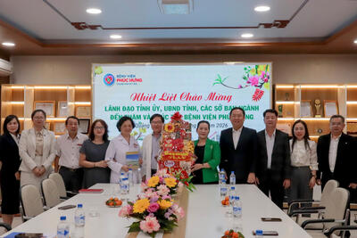 Lãnh đạo tỉnh thăm và chúc Tết Bệnh viện Đa khoa Phúc Hưng
