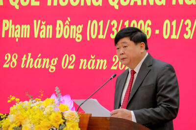 PGS. TS Nguyễn Thế Kỷ, nguyên Ủy viên Trung ương Đảng, Phó Chủ tịch Hội đồng Lý luận Trung ương phát biểu tham luận với chủ đề “Cốt cách thanh tao, trí tuệ mẫn tiệp của nhà văn hóa lớn Phạm Văn Đồng”