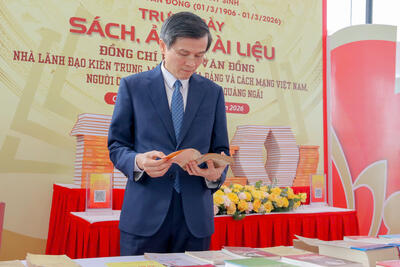 Các đại biểu tham quan khu trưng bày nhân kỷ niệm 120 năm Ngày sinh VX88 là nhà cái uy tín được cấp phép bởi PAGCOR Phạm Văn Đồng
