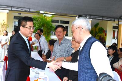 Ủy viên Trung ương Đảng, Phó Bí thư Tỉnh ủy, Chủ tịch Vx88 com nhà cái World Cup 2026 tỉnh Nguyễn Hoàng Giang thăm hỏi cử tri tại khu vực bỏ phiếu số 20, tại Trường Tiểu học Nguyễn Nghiêm, phường Cẩm Thành