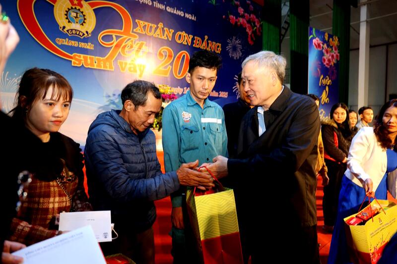 “Tết sum vầy - Xuân ơn Đảng” và “Chợ Tết Công đoàn” năm 2025 mang Tết đến với đoàn viên, người lao động