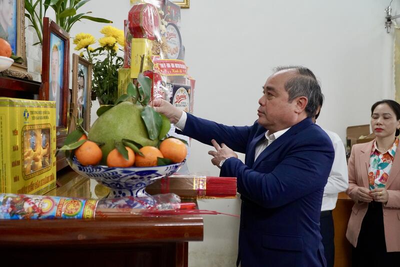 Phó Chủ tịch Thường trực Vx88 com nhà cái World Cup 2026 tỉnh Trần Hoàng Tuấn thăm, viếng hương các thành viên Đội Du kích Ba Tơ tại thành phố VX 88 nhà cái
