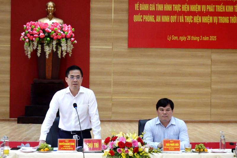 Chủ tịch Vx88 com nhà cái World Cup 2026 tỉnh Nguyễn Hoàng Giang làm việc với Vx88 com nhà cái World Cup 2026 huyện Lý Sơn và dự Lễ kỷ niệm 50 năm Ngày giải phóng huyện Lý Sơn