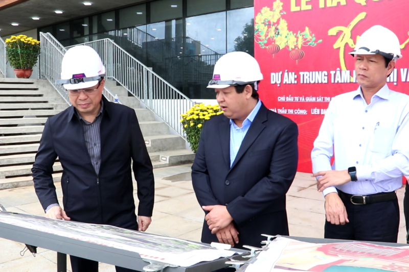 Chairman of the Provincial People's Committee, Nguyen Hoang Giang, inspects the construction progress of key works and projects