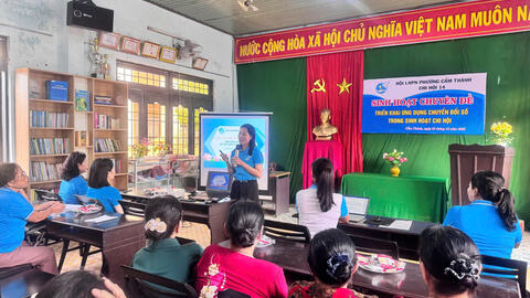 HỘI LHPN PHƯỜNG CẨM THÀNH TỔ CHỨC ĐIỂM SINH HOẠT CHUYÊN ĐỀ: TRIỂN KHAI CHUYỂN ĐỔI SỐ TRONG SINH HOẠT CHI HỘI
