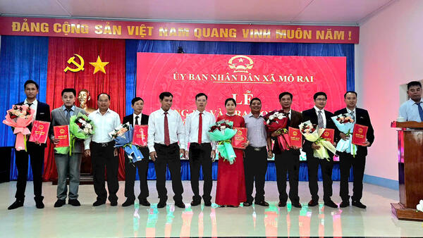 MÔ RAI TỔ CHỨC LỄ CÔNG BỐ, TRAO QUYẾT ĐỊNH VỀ CÔNG TÁC TỔ CHỨC, CÁN BỘ VÀ QUÁN TRIỆT ĐỀ ÁN THÀNH LẬP TRƯỜNG PHỔ THÔNG NỘI TRÚ TIỂU HỌC VÀ TRUNG HỌC CƠ SỞ